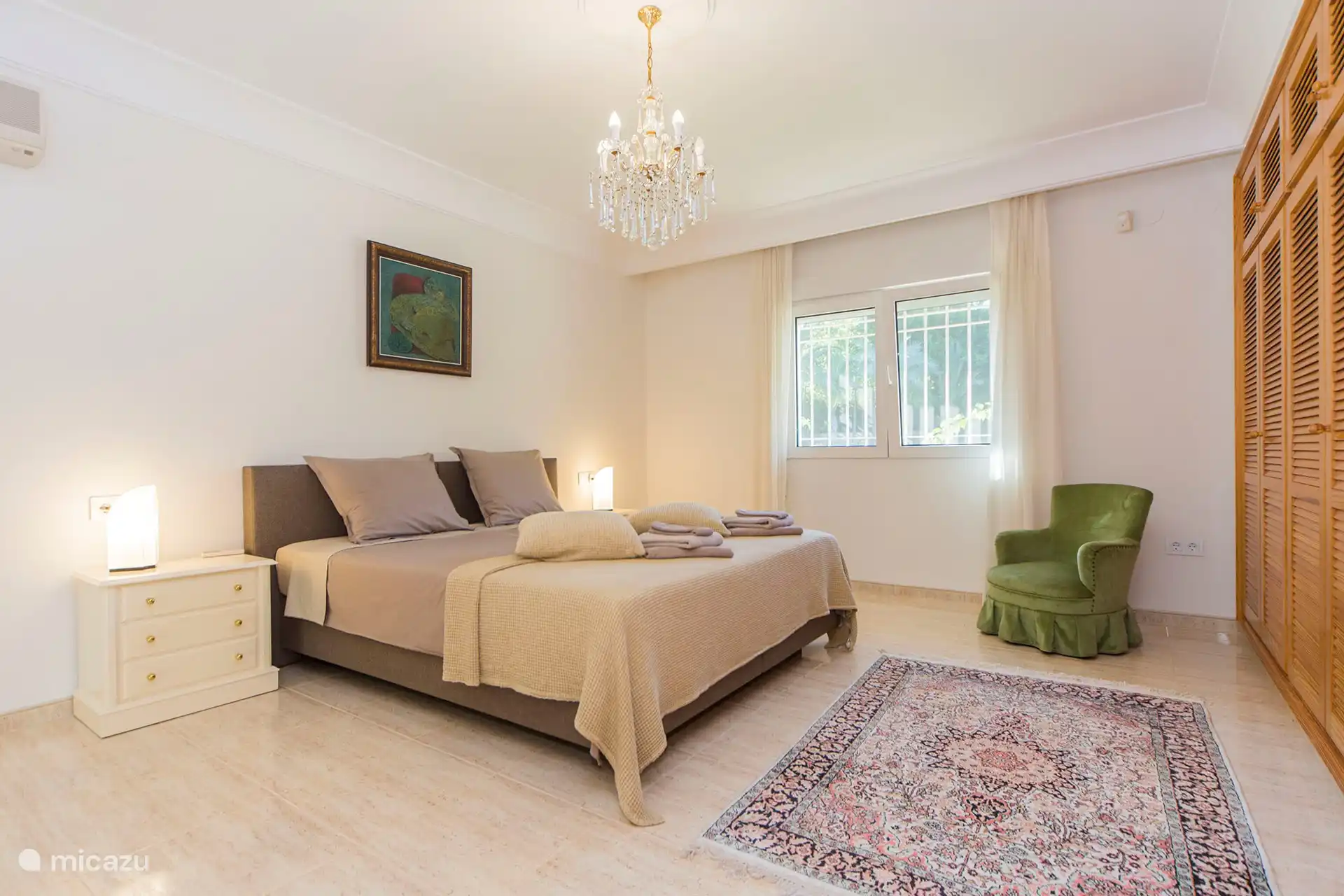 Schlafzimmer 1 hinter dem Wohnzimmer