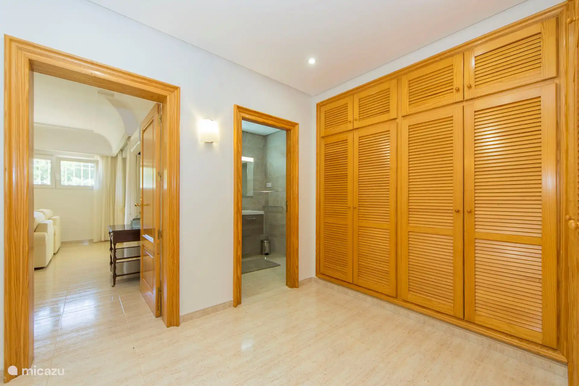 Landeschränke im Obergeschoss