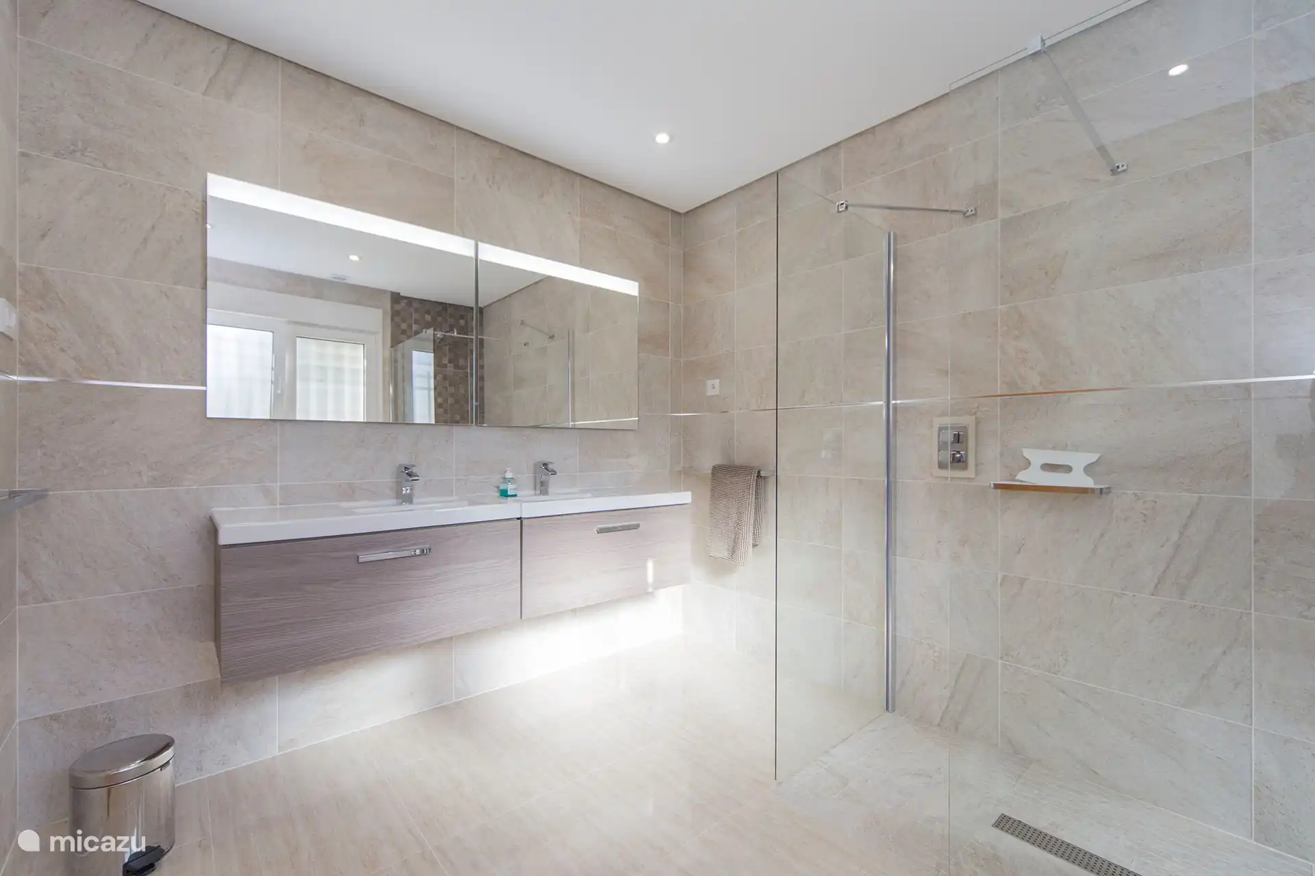 Badezimmer 5 oben links