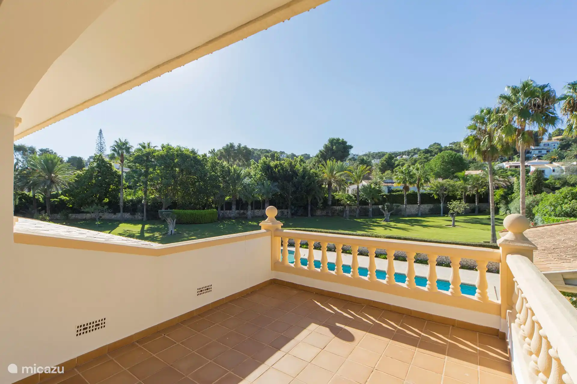 Aussichtsbalkon im Schlafzimmer 5