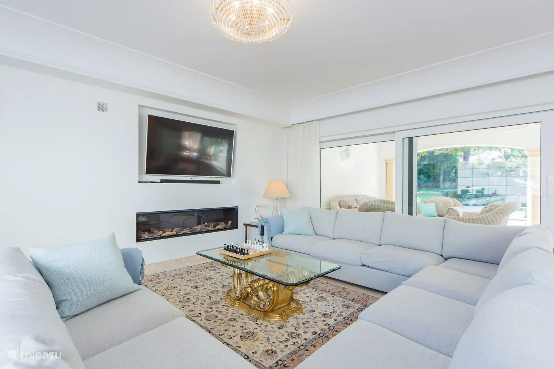 Wohnzimmer, Sitzecke mit Gaskamin