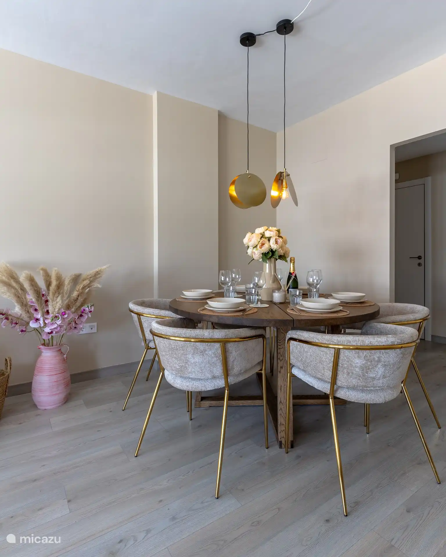 Dining table details