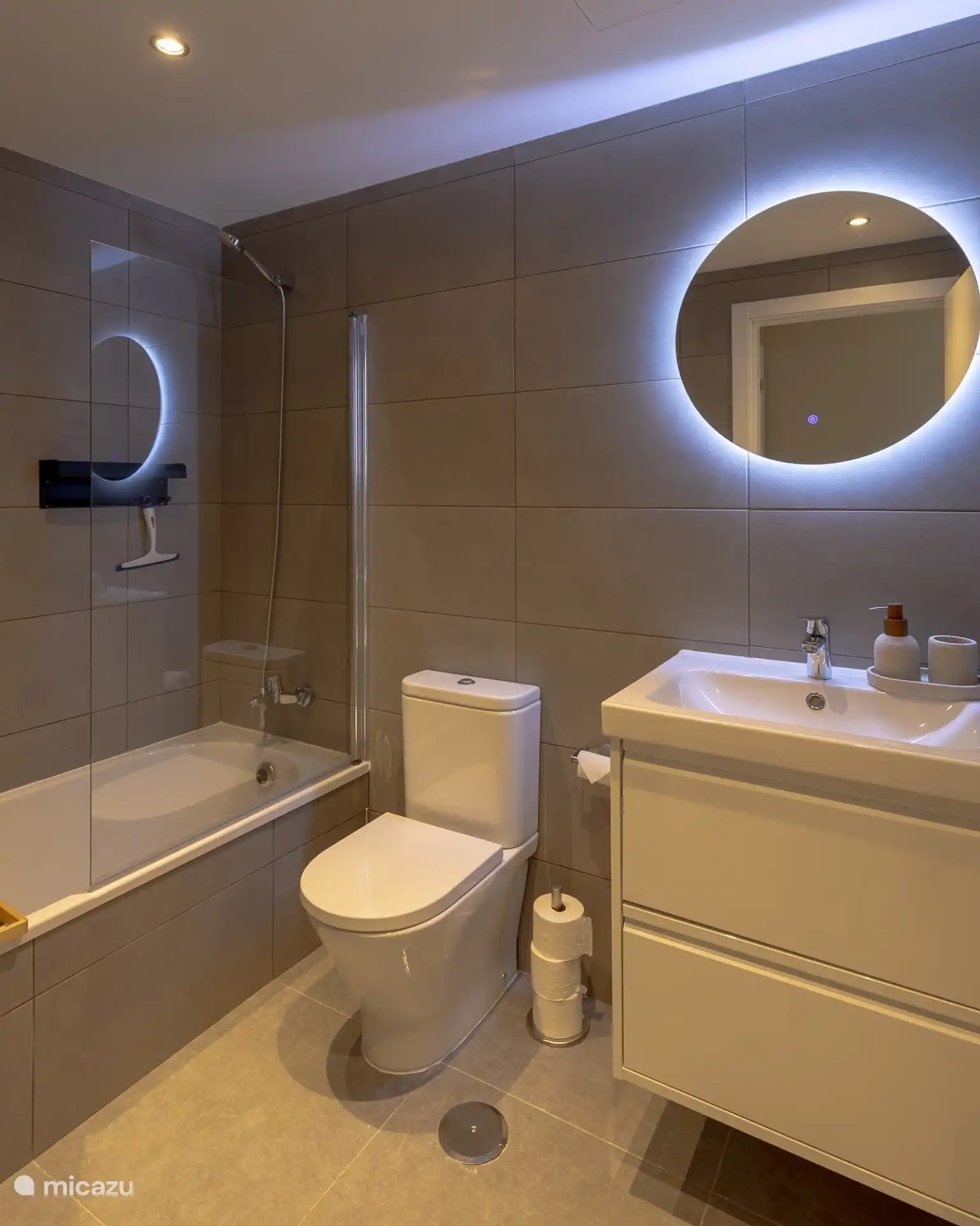 bathroom with bathtub