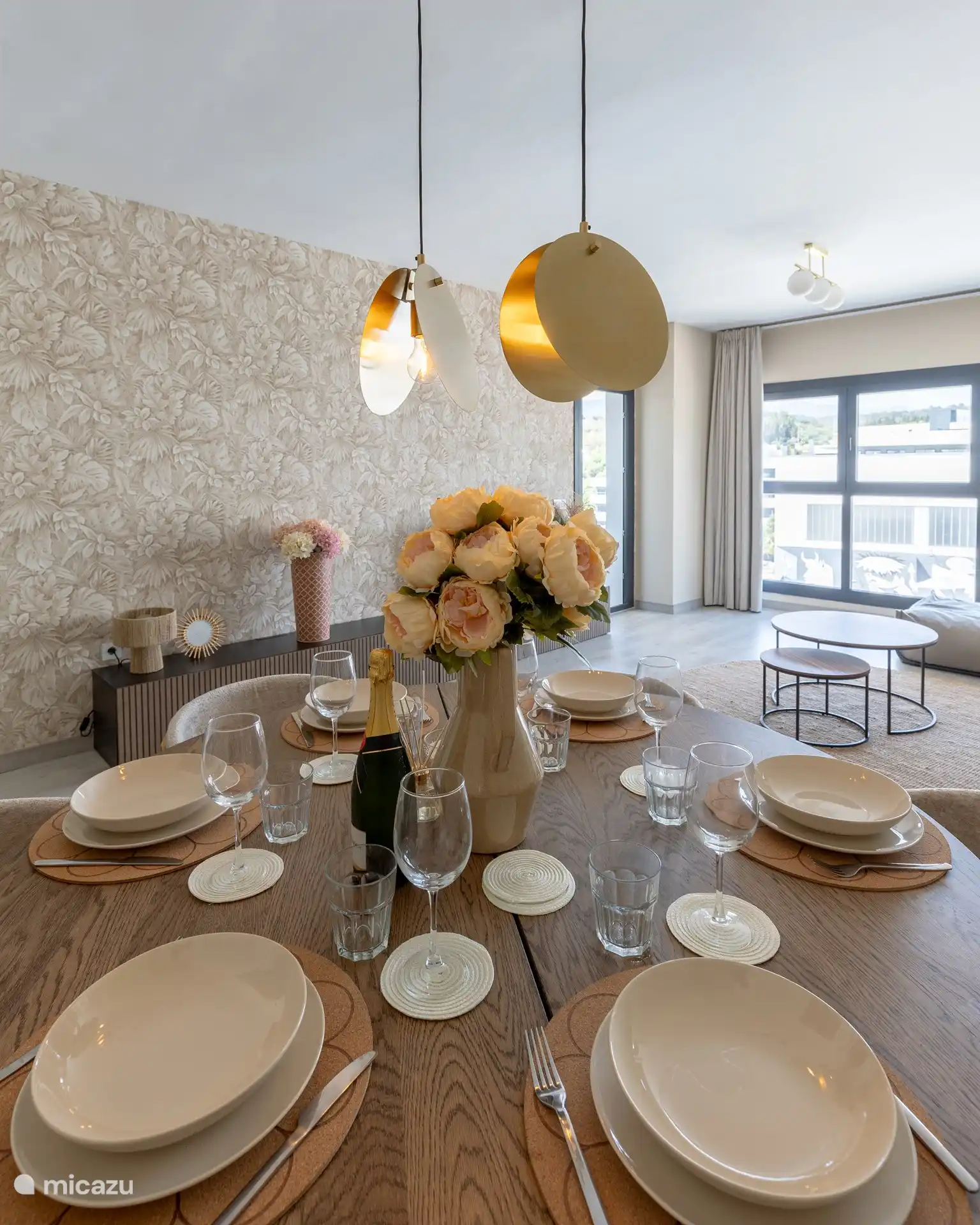 Dining table 6 people