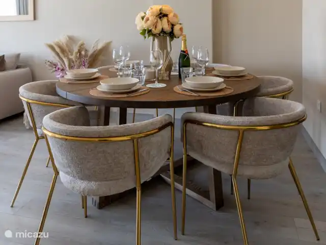 Jardins de fleurs Estepona | Espagne, Costa del Sol, Estepona - appartement table à manger