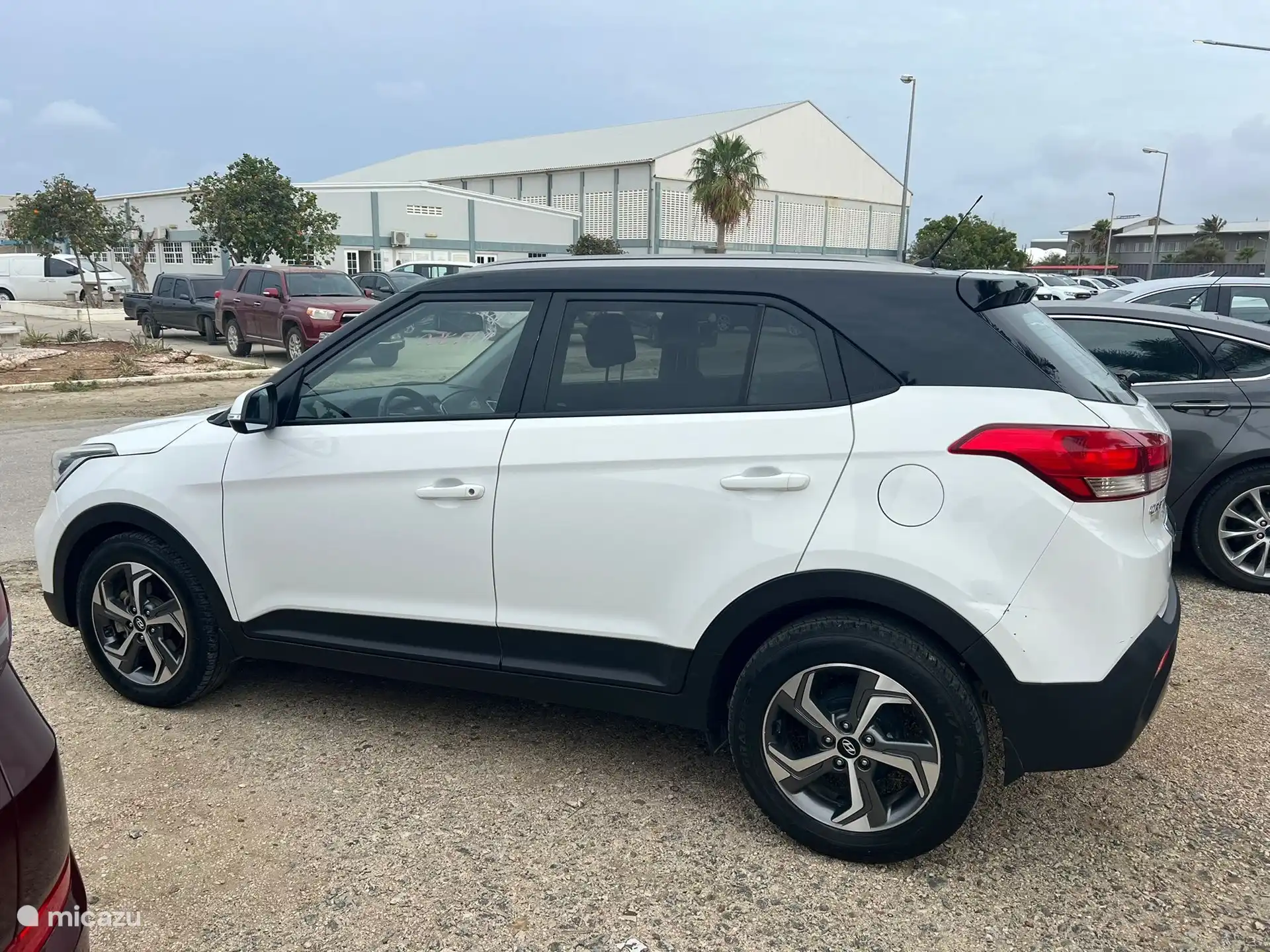 Der Mietwagen, der im Preis inbegriffen ist und Sie überall auf der Insel hinbringt. von Kralendijk nach Pink Beach oder nach Sorobon.