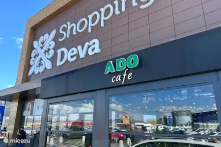 Groot winkel centrum in Deva