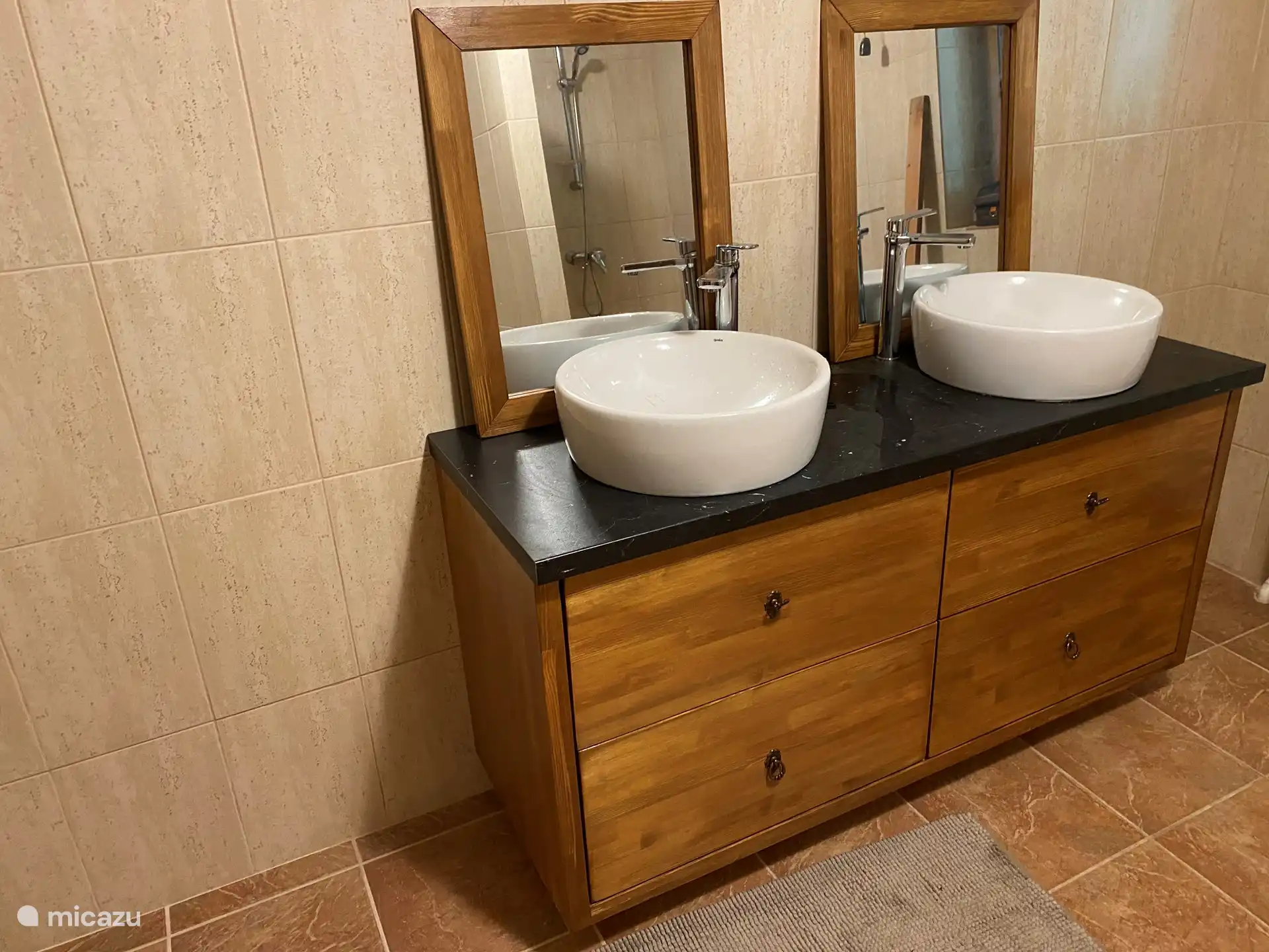 Toutes les salles de bains sont équipées de double vasque 