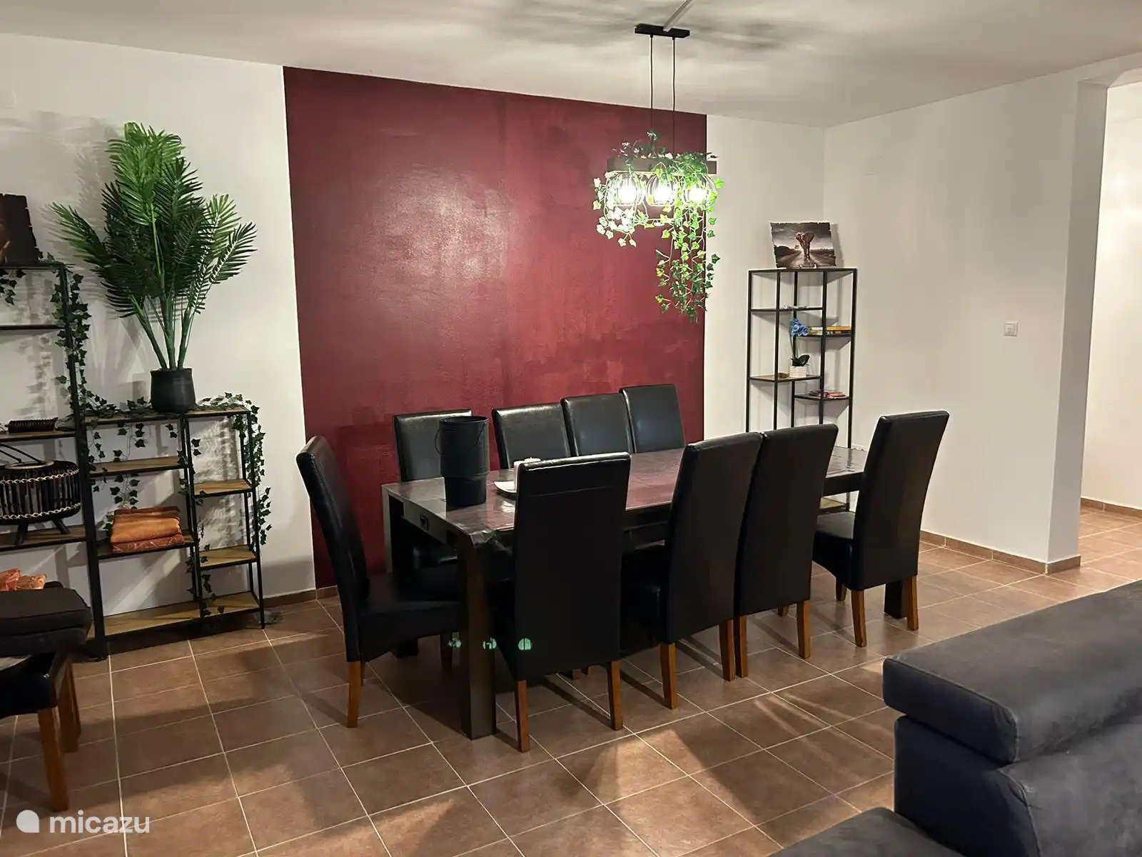 Grande table à manger pour 8 personnes 