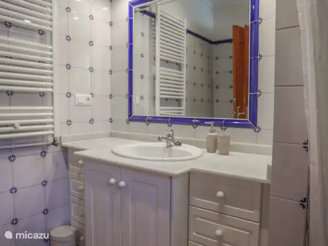 Villa Dadores | Espagne, Costa Blanca, Benitachell - villa Salle de bain avec baignoire, douche et lavabo