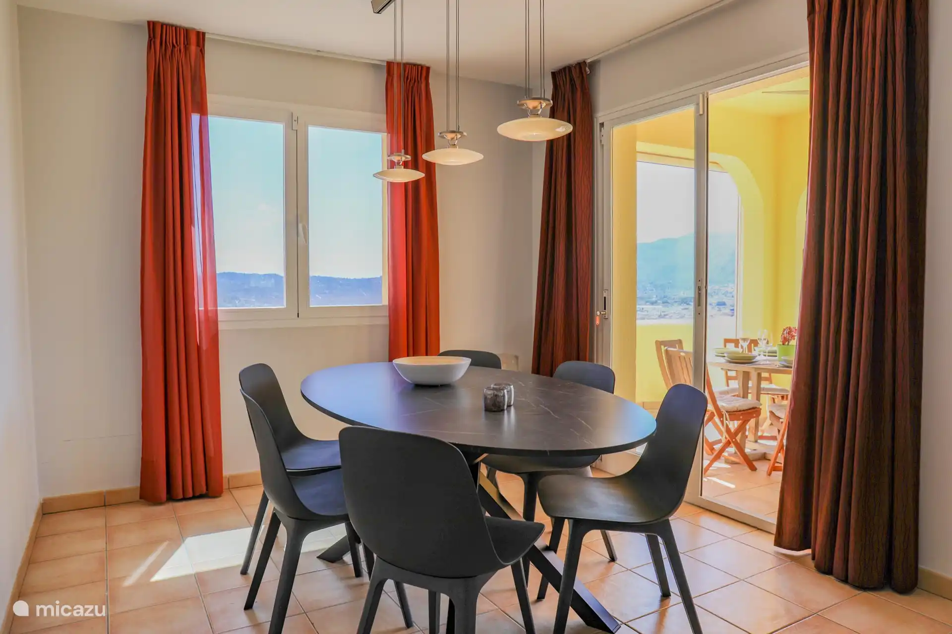 Esstisch im Esszimmer