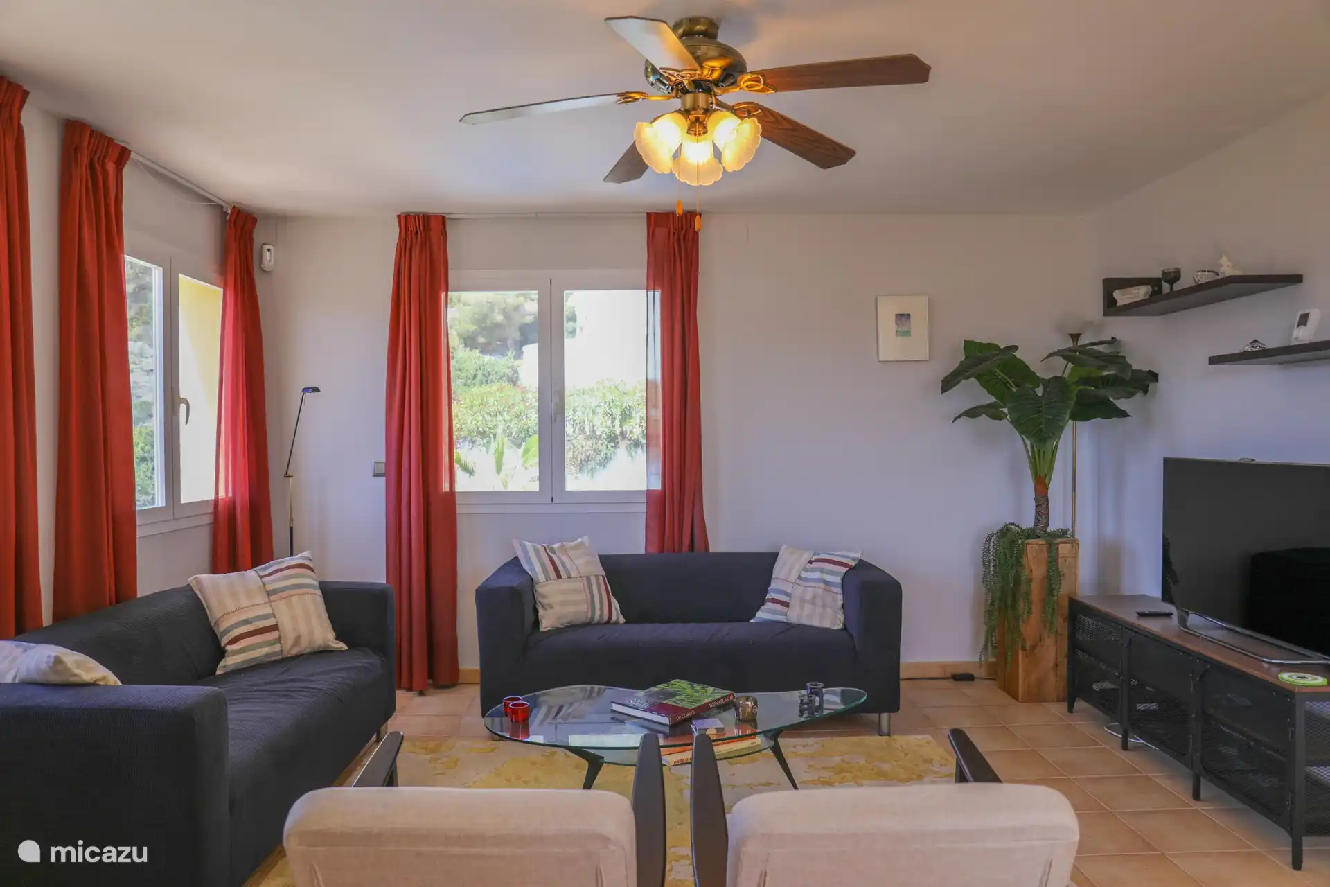 Wohnzimmer mit Fernseher