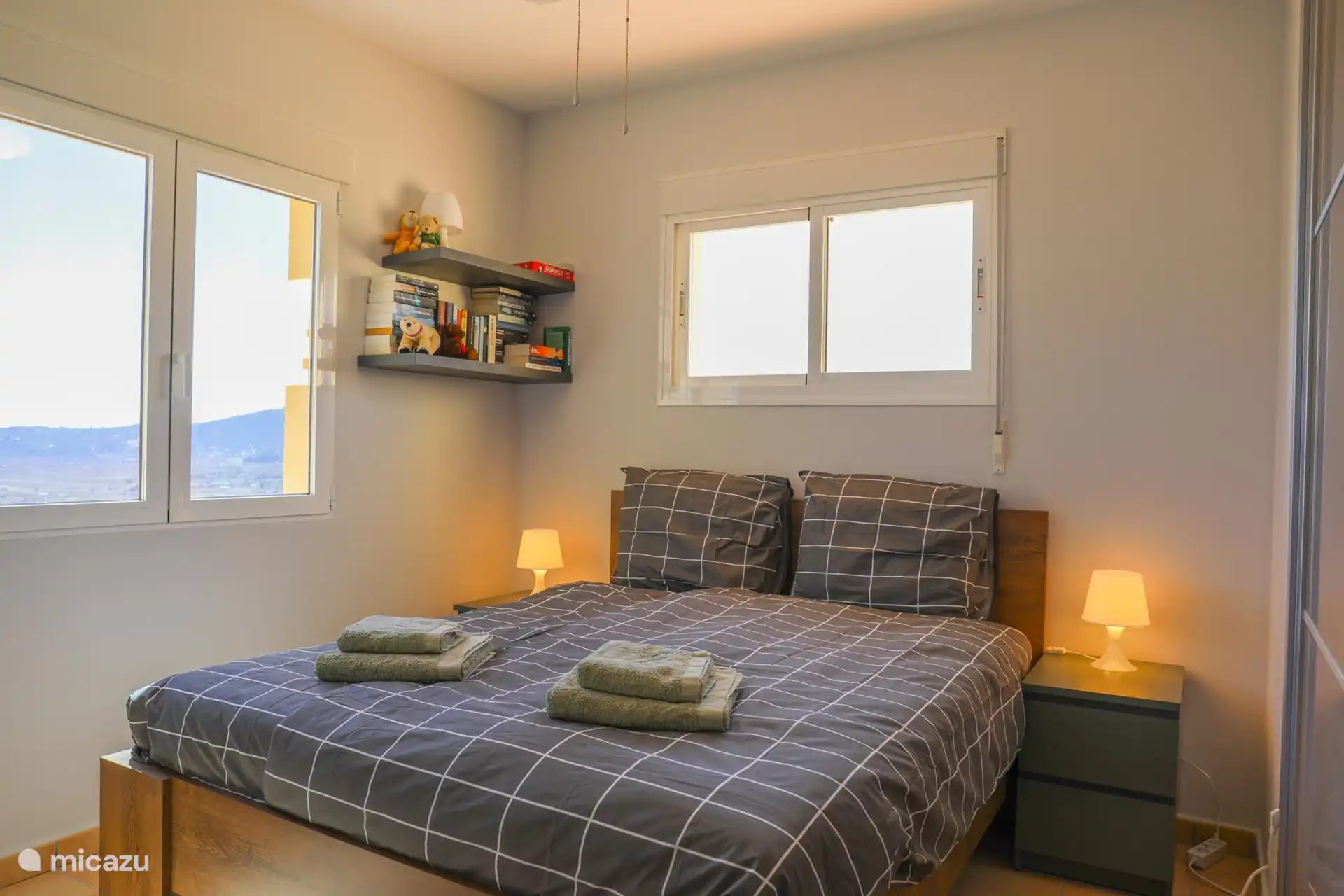 Schlafzimmer mit Doppelbett