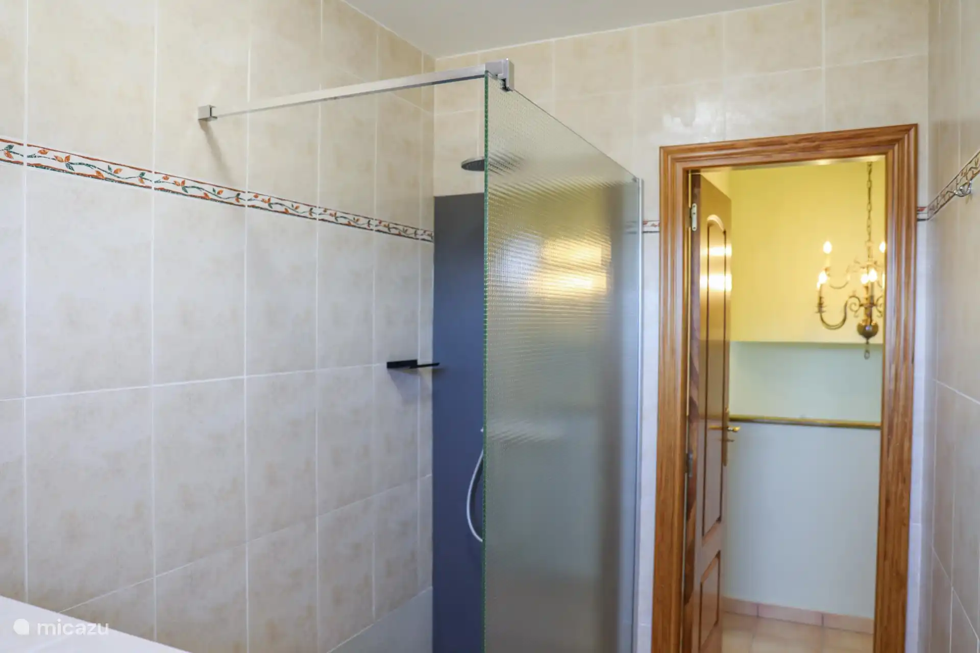 Badezimmer mit Dusche