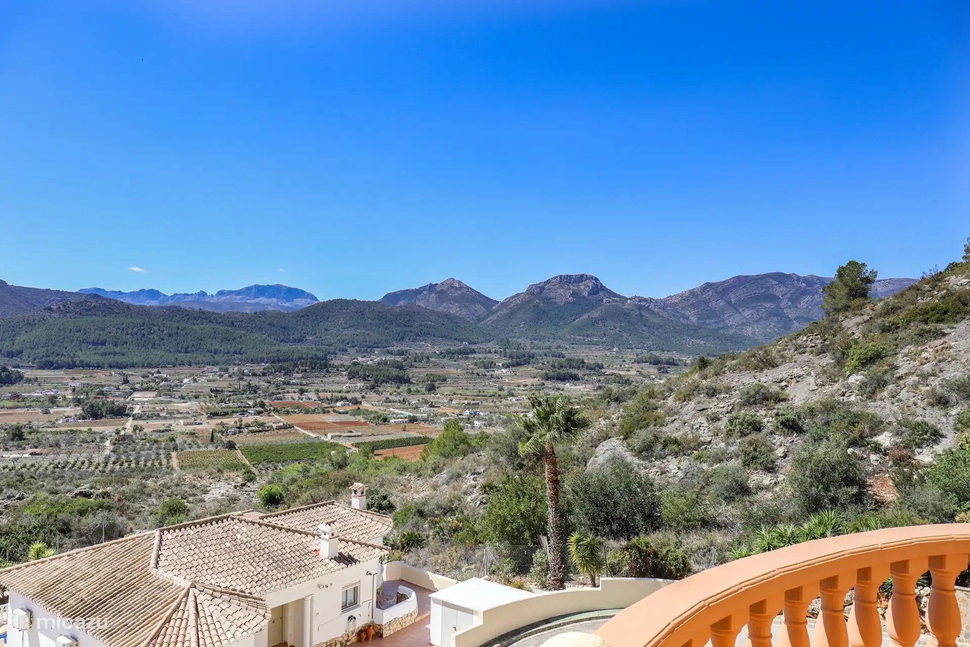 Sch&#246;ne Aussichten &#252;ber das Tal