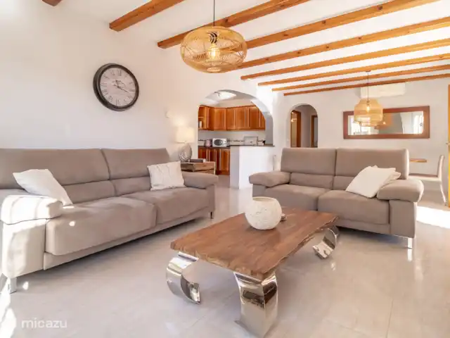Villa Jacaranda huren in Spanje, Costa Blanca, Alcalali - villa Woonkamer met comfortabele banken en smart TV