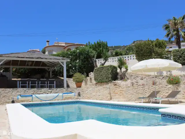 Villa Jacaranda huren in Spanje, Costa Blanca, Alcalali - villa Villa Jacaranda is een mooie vrijstaande villa met privé zwembad, gelegen in een rustige villawijk met prachtig uitzicht over de vallei.
