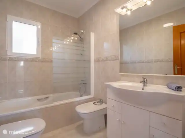 Villa Jacaranda huren in Spanje, Costa Blanca, Alcalali - villa Badkamer met bad/douche combinatie