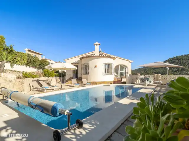 Villa Jacaranda huren in Spanje, Costa Blanca, Alcalali - villa Er is een cover om de warmte van het zwembad te bewaren