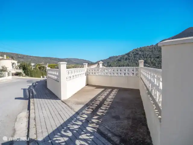 Villa Jacaranda huren in Spanje, Costa Blanca, Alcalali - villa Je auto parkeer je op de prive parkeerplaats aan de straat.