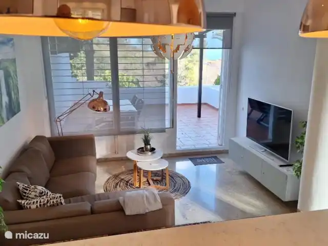 Location de Vacances Espagne, Costa del Sol, Benalmádena, maison de vacances - Benalmádena Pueblo Salon avec portes donnant sur la terrasse.