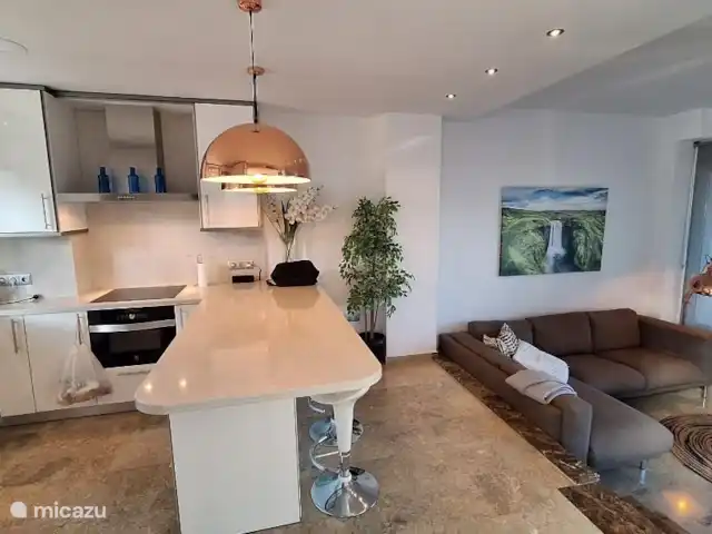 Location de Vacances Espagne, Costa del Sol, Benalmádena, maison de vacances - Benalmádena Pueblo Cuisine avec bar pour le petit-déjeuner.