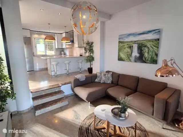 Location de Vacances Espagne, Costa del Sol, Benalmádena, maison de vacances - Benalmádena Pueblo Salon et cuisine ouverte.