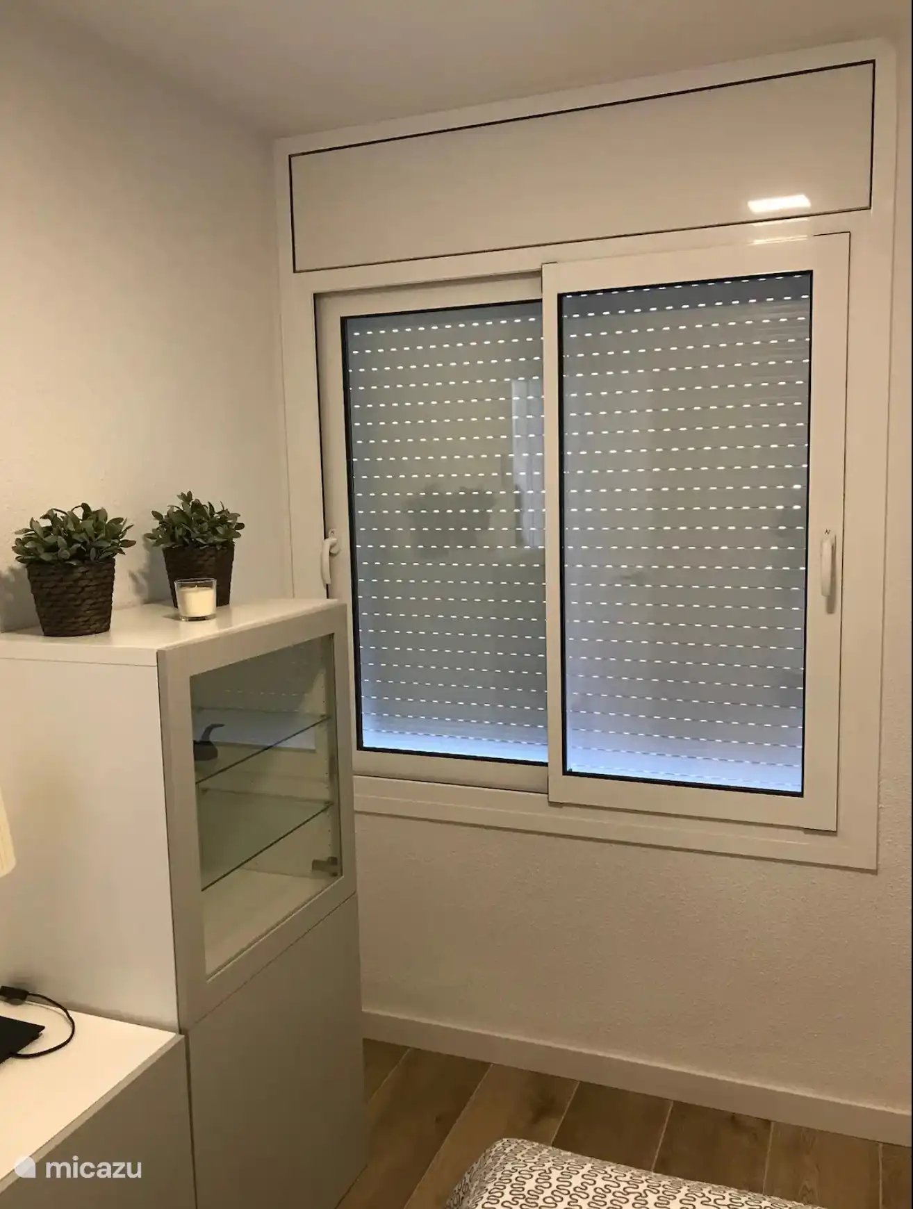 Rollläden an den Fenstern zum Schlafen