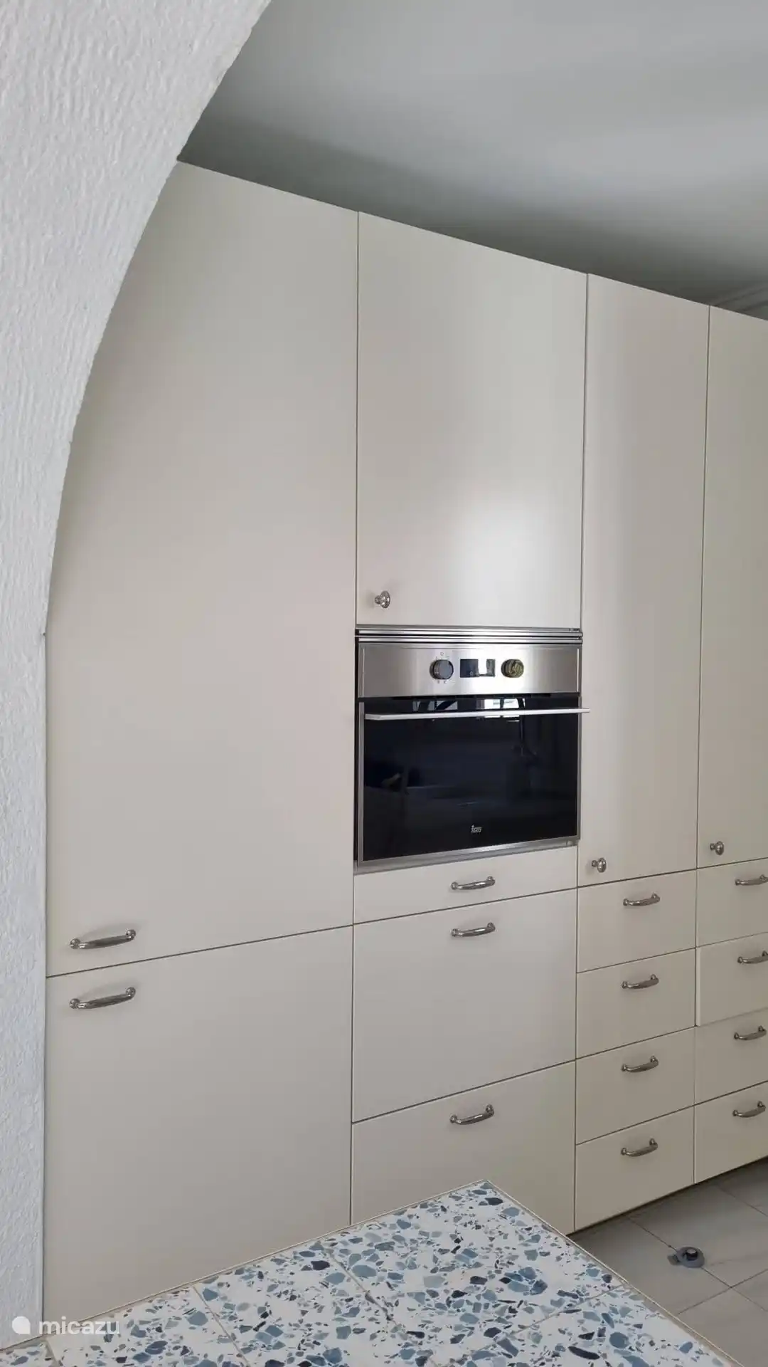 Beaucoup d’espace de rangement et nouveau four mixte 