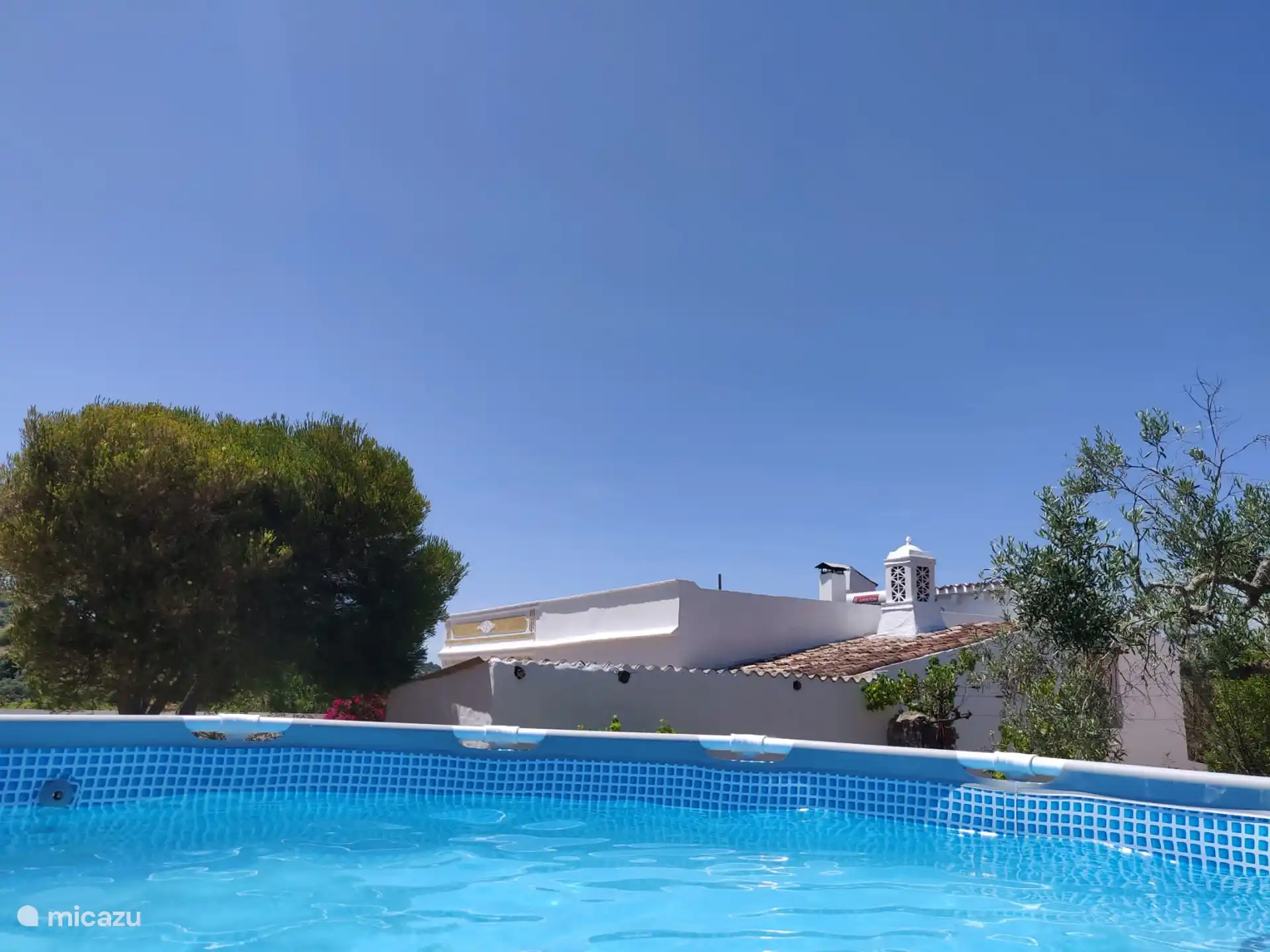 Vista de la casa de la piscina