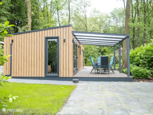 Kolmerhoeve huren in Nederland, Overijssel, Nutter - chalet Zijkant met veranda en apart terras