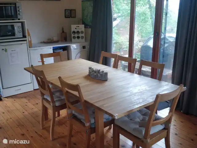 Wandelen, België, Ardennen, Blaimont, bungalow Arduena - Het Ardennetje Eettafel