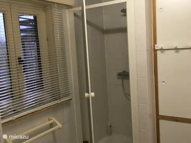 Wandelen, België, Ardennen, Blaimont, bungalow Arduena - Het Ardennetje Douche badkamer