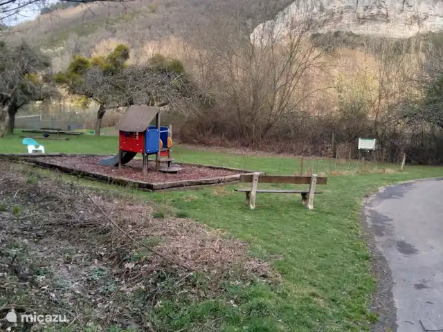 Wandelen, België, Ardennen, Blaimont, bungalow Arduena - Het Ardennetje Speeltuin in het domein