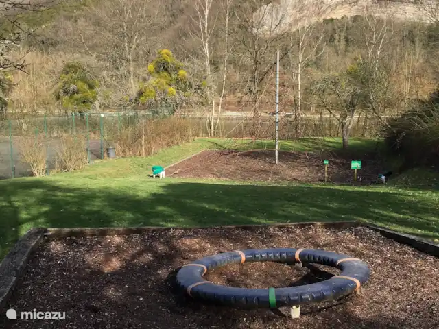 Wandelen, België, Ardennen, Blaimont, bungalow Arduena - Het Ardennetje Speeltuin in het domein