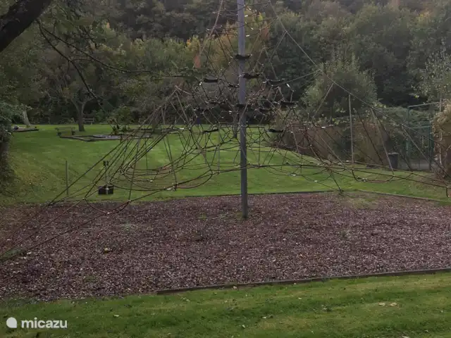 Wandelen, België, Ardennen, Blaimont, bungalow Arduena - Het Ardennetje Speeltuin in het domein
