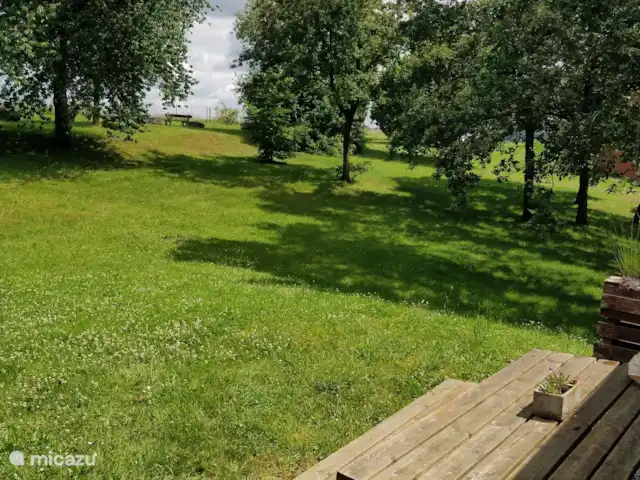 Wandelen, België, Ardennen, Blaimont, bungalow Arduena - Het Ardennetje Voortuin huisje