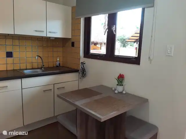 Apartamentos Caya Luna- casita Blenchi en Aruba, Oranjestad, Oranjestad - studio Cocina totalmente equipada con cafetera Caffitaly