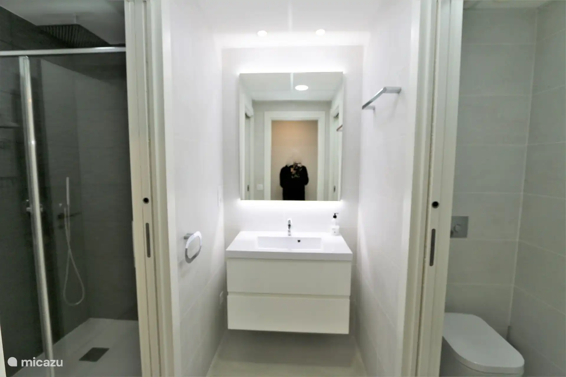 Salle de bain avec douche à l’italienne