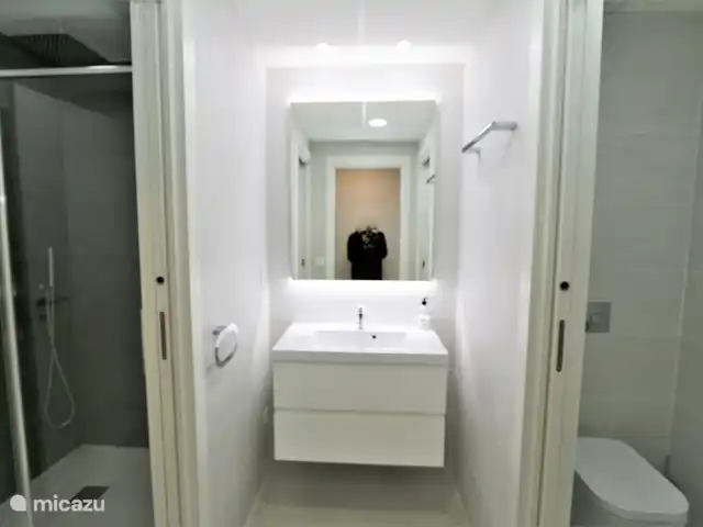 Flamenca Village Resort près de la plage | Espagne, Costa Blanca, Orihuela Costa - appartement Salle de bain avec douche à l’italienne