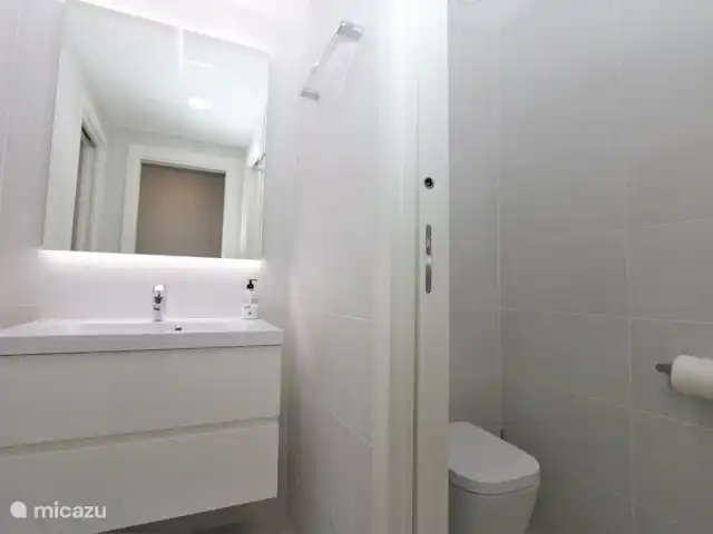 Flamenca Village Resort près de la plage | Espagne, Costa Blanca, Orihuela Costa - appartement Salle de bain avec douche à l’italienne