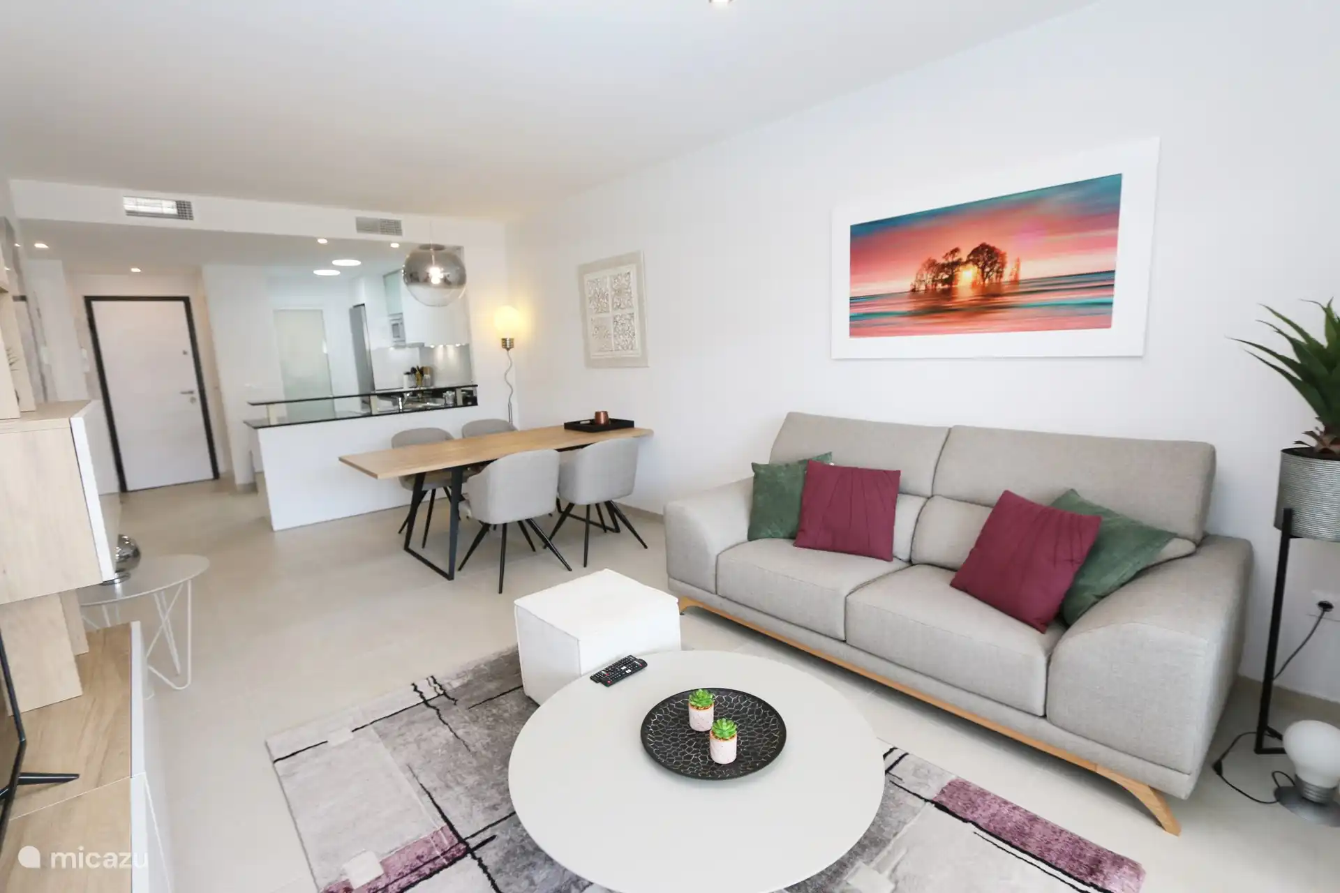 Salon, table à manger et cuisine