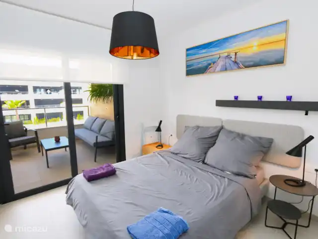 Flamenca Village Resort près de la plage | Espagne, Costa Blanca, Orihuela Costa - appartement Chambre avec lit double attenante au balcon