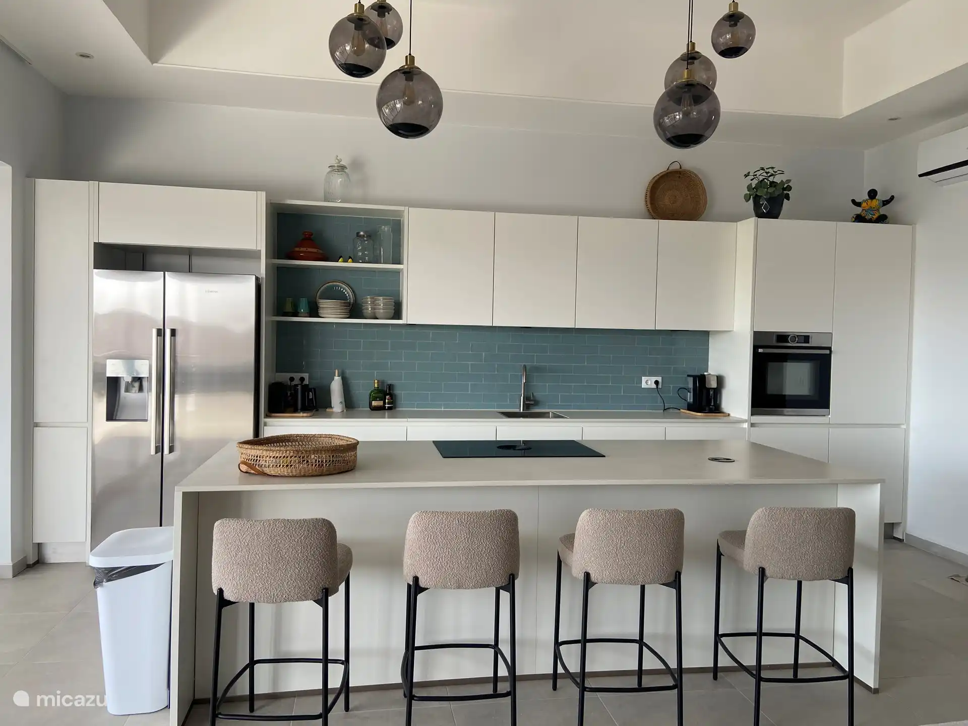 Voll ausgestattete Küche