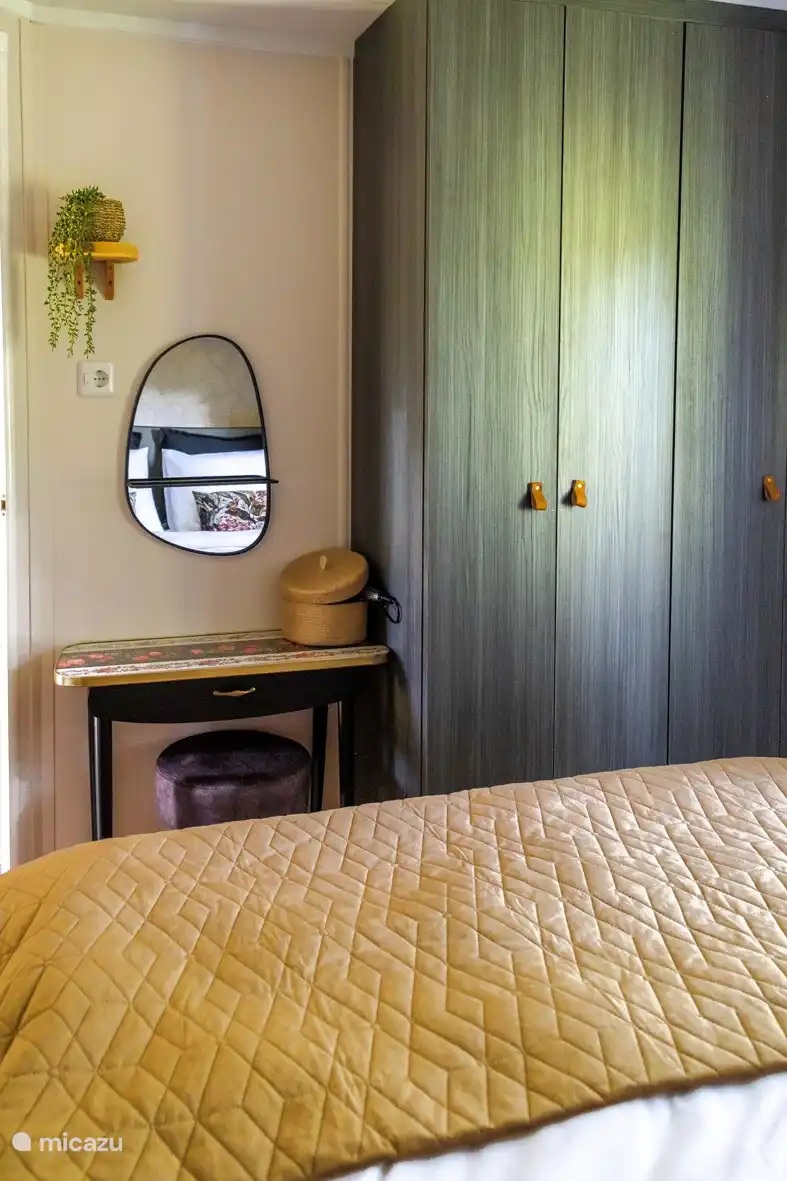 Un montón de espacio en el armario.