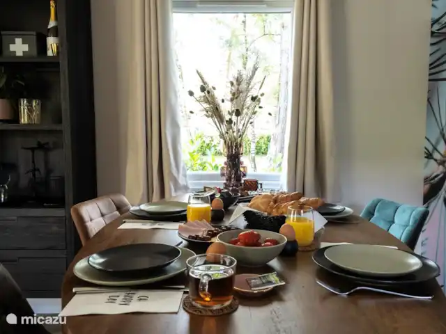 Nuestra casa de campo en el Veluwe: Pinecone en Países Bajos, Güeldres, Beekbergen - chalet Delicioso desayuno por la mañana.
