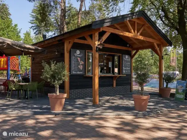Nuestra casa de campo en el Veluwe: Pinecone en Países Bajos, Güeldres, Beekbergen - chalet Pizza para llevar.