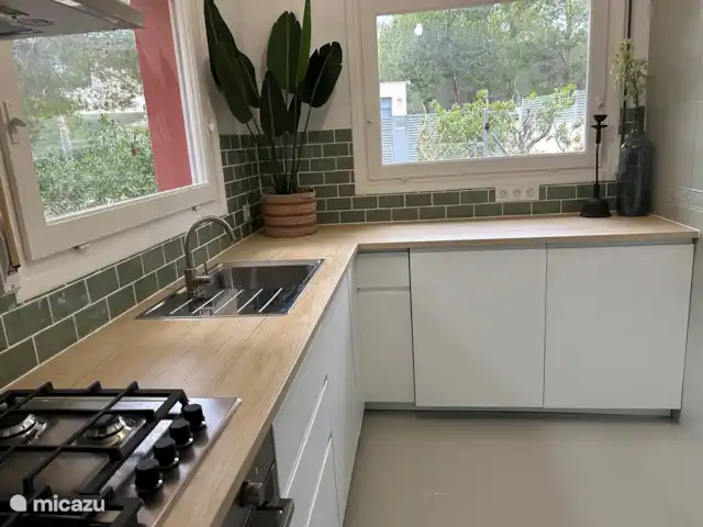 Villa Terra- Laurier-rose | Espagne, Costa Dorada, L'Ametlla de Mar - finca Cuisine entièrement équipée, réfrigérateur spacieux avec congélateur, cuisinière 4 feux, lave-vaisselle.