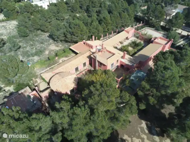 Villa Terra- Laurier-rose | Espagne, Costa Dorada, L'Ametlla de Mar - finca En haut de la villa Terra, votre maison est à l’extrême gauche avec sa propre entrée et sa clôture électrique