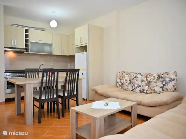 Location de Vacances Albanie, Durrës, Durrës, appartement - Appartement en bord de mer Casa Mery Salon et cuisine